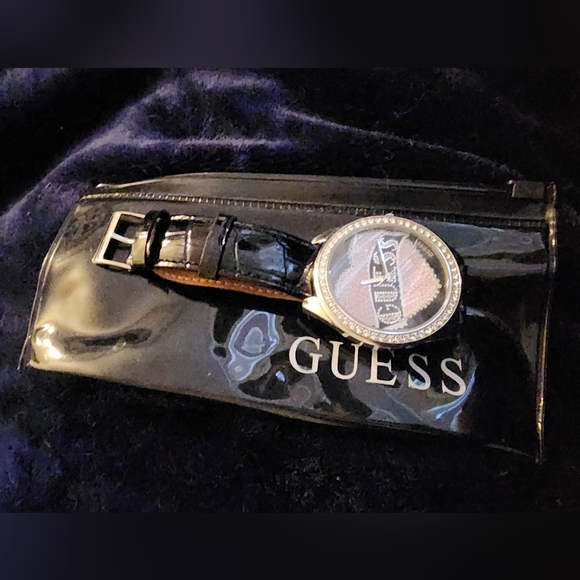 Guess Black Leather Pink Heart Crystals Glitz Dial - Picture 1 of 6